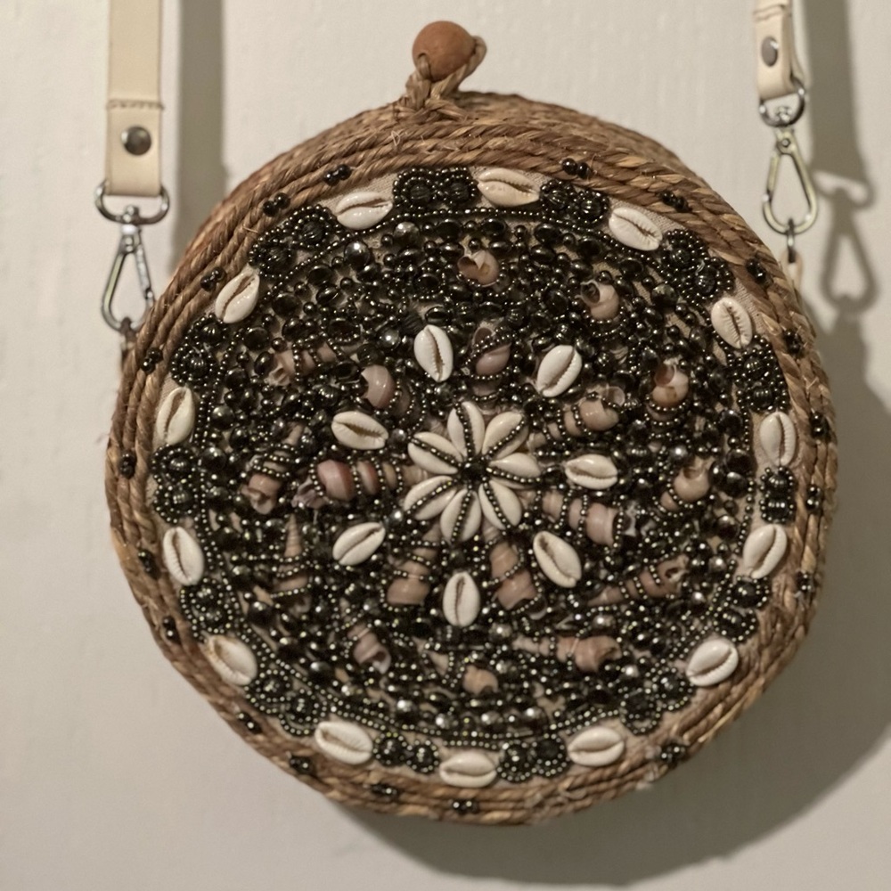 Handcrafted Shell-Embellished Round Bag - Picture 2 of 6